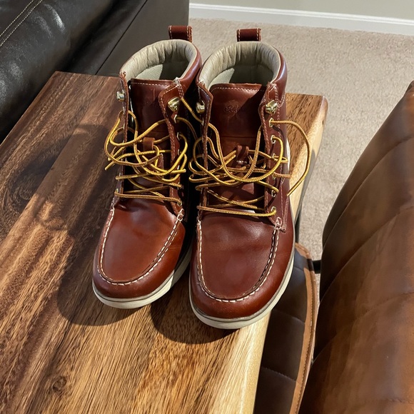 Eddie Bauer boots. Only worn once for family pictures. Excellent new condition. - Picture 2 of 6
